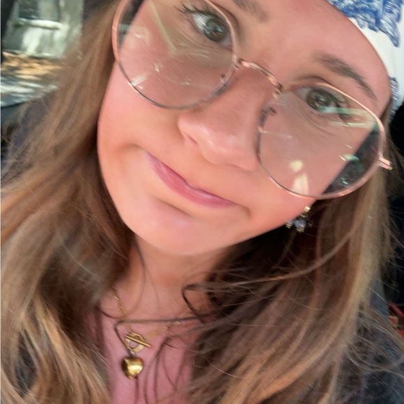 Meet your Posher, Linzy - Picture 6 of 6